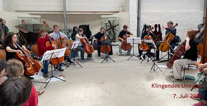 Schleswiger Cello-Ensemble beim Klingenden Unewatt 2024